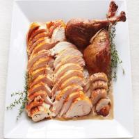 Roast Turkey and Gravy with Onions and Sage_image