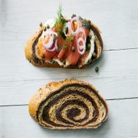 Salmon Tartines with Horseradish-Whipped Cream Cheese_image