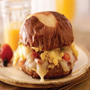 Cheesy Pepper and Egg Sandwich_image