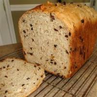 Cardamom, Currant, and Cashew Bread_image