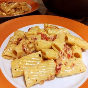 ROASTED RED PEPPER & SUN-DRIED TOMATO PASTA_image