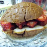 Fresh Strawberry Sandwich_image