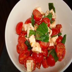 Cherry Tomato Caprese Salad Recipe - (4.5/5)_image