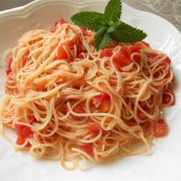 Tomato and Garlic Pasta image
