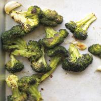 Roasted Broccoli with Garlic and Chile_image