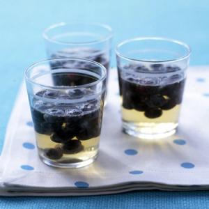 Grape Gelatin with Blueberries_image