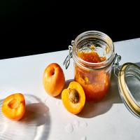 Apricot-Noyaux Jam image