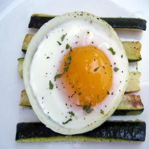 Roasted Sunny-Side up Eggs in Rings of Onion over Zucchini Stick_image