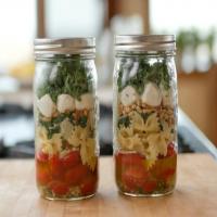 Kale-Pasta Mason Jar Salad_image