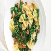 Pasta with Arugula, White Beans, and Walnuts_image