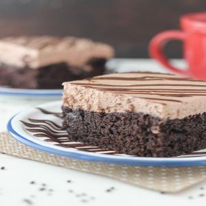 Hot Chocolate Poke Cake_image