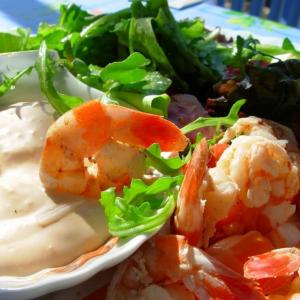 Old Bay Prawns/Shrimp in Wine With a Spicy Cream Dip_image