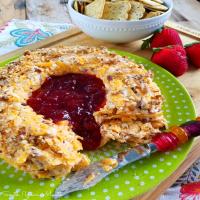 Pecan Cheddar Cheese Ring with Strawberry Preserves_image