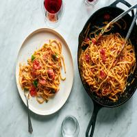 One-Pan Bruschetta Spaghetti image