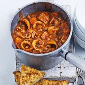 Squid & pinto bean stew with garlic toasts_image