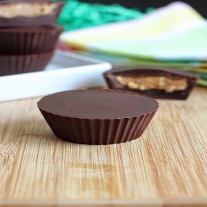 EASY 4 INGREDIENT HOMEMADE PEANUT BUTTER CUPS_image