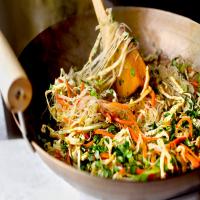 Cabbage and Carrot Noodles With Egg_image