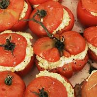 Oven-Roasted Tomatoes Stuffed with Goat Cheese_image