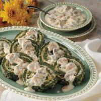 Spinach Spirals with Mushroom Sauce_image
