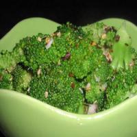 Steamed Broccoli with a Korean Touch_image