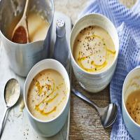 Creamy parsnip and apple soup_image