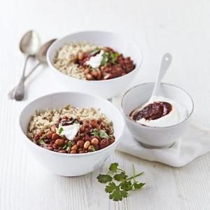 Beef & bean chilli bowl with chipotle yogurt_image