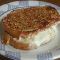 Extra Cheesy Grilled Cheese_image