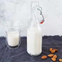Almond milk_image