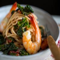 Spaghetti With Shrimp, Kale and Tomatoes_image