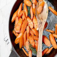 Skillet Glazed Carrots with Thyme_image