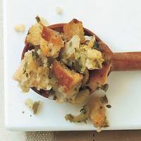 Rustic Bread Stuffing with Bell Pepper and Fresh Thyme_image
