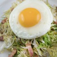 Frisée Salad with Lardons and Poached Eggs_image
