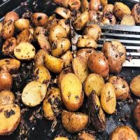 Balsamic-Roasted New Potatoes_image