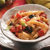 Hearty Tomato-Olive Penne_image