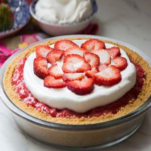 Easy Creamy Strawberry Pie Recipe image