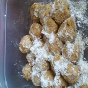Peanut Butter Snowballs (no bake)_image