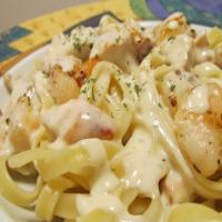Fettuccine Alfredo with Grilled Chicken & Shrimp Recipe - (4.2/5)_image