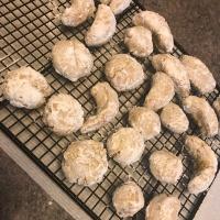 Crescent Cake Cookies_image