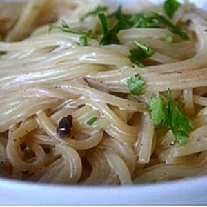 Creamy Spaghetti With Black Garlic & Parsley Recipe - (4.5/5)_image