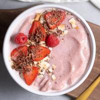 Low-Carb Smoothie Bowl with Berries_image
