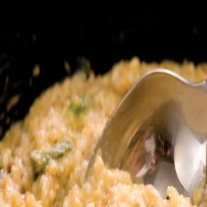 Horseradish Cheese Grits with Confetti of Roasted Poblano Peppers and Red Onions_image