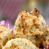 Gina's Cheddar and Herb Biscuits_image