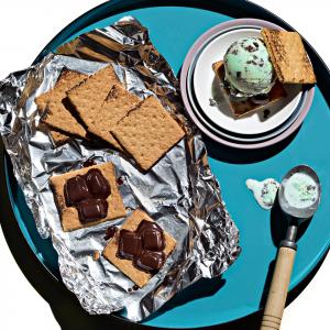 Grilled S'mores Ice Cream Sandwiches from Reynolds Wrap®_image