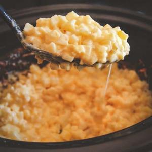 5 Ingredient Slow Cooker Cheesy Potatoes Recipe_image