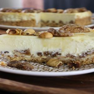 Fig-Hazelnut Cheesecake with Honey-Bourbon Drizzle_image