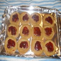 Quick and Easy Peanut Butter and Jelly Cookies_image