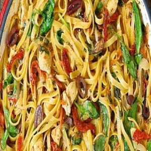 One-Pot Cheesy Greek Pasta with Chicken_image