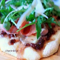 Fig-Prosciutto Pizza with Arugula Recipe - (4.7/5) image