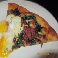 Greens, Eggs and Bacon Breakfast Pizza_image