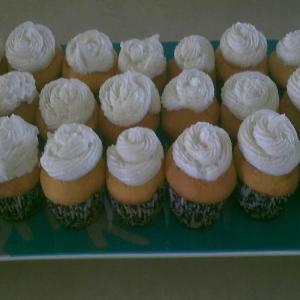 French Vanilla Cupcakes (Filled)_image